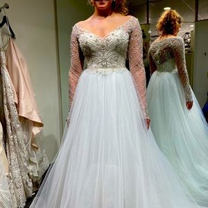 New Beautiful Wedding Dress